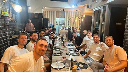 Ο Πίτερς έκανε το τραπέζι στα μέλη της «ερυθρόλευκης» αποστολής που ταξίδεψαν στο Τραπάνι