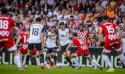 Έπεσε σε παγίδα η Τζιρόνα και η Βαλένθια πήρε την πρώτη της νίκη