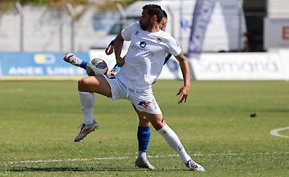 Χανιά-Καλαμάτα: Εντυπωσιακή επέμβαση του Σαφαρίκα σε κεφαλιά του Μπακαγιόκο!