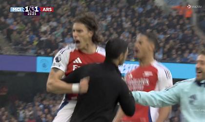 Γκολάρα ο Καλαφιόρι στο ντέρμπι, κλωτσούσε το κάθισμα στον πάγκο ο Πεπ!