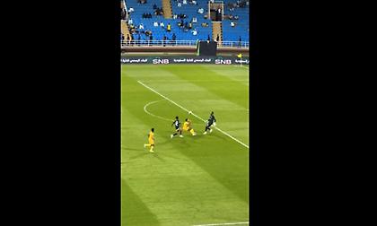 Το blooper της χρονιάς: Αμυντικός της Αλ Χαζέμ χάρισε γκολ-πρόκριση στην Αλ Νασρ με απίθανο λάθος!