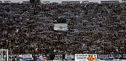 Η αστυνομία της Τουρκίας πήρε ελληνικές σημαίες από τους οπαδούς του ΠΑΟΚ