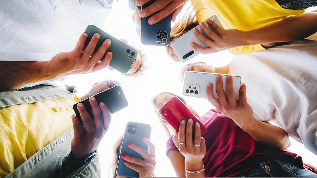 ΠΟΥ: Ολοένα και πιο «προβληματική» η χρήση των social media από εφήβους στην Ευρώπη