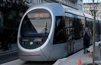 Σοβαρό τροχαίο στη Νέα Σμύρνη: Τραμ παρέσυρε ανήλικο με πατίνι