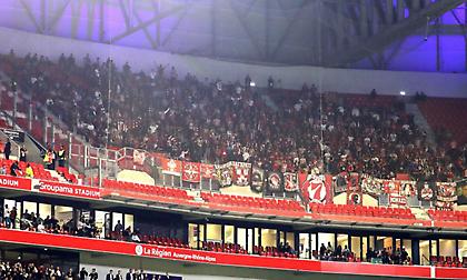 Δυναμικό «παρών» από τους φίλους του Ολυμπιακού στο… κρύο «Groupama Stadium»!