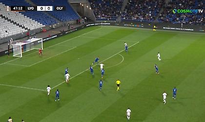 Μια ανάσα από το γκολ η Λιόν με δοκάρι του Λακαζέτ