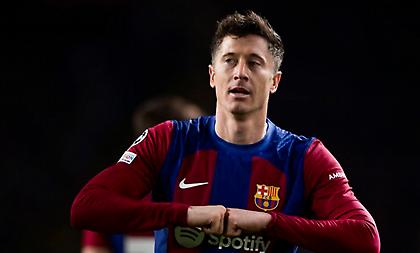 Παίζεις... σκάκι στους κοιλιακούς του Λεβαντόφσκι