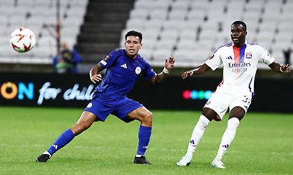 Με το σήμα των νικητών του Conference League στη φανέλα ο Ολυμπιακός