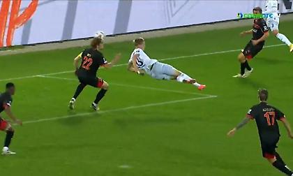 Κανείς δεν κατάλαβε πώς μπήκε: Αδιανόητο γκολ του 18χρονου Μόρστεντ της Χόφενχαϊμ!