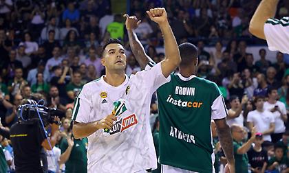 Σλούκας με το βραβείο του MVP: «Μαγική η περσινή χρονιά, εύχομαι να κάνουμε το ίδιο»!