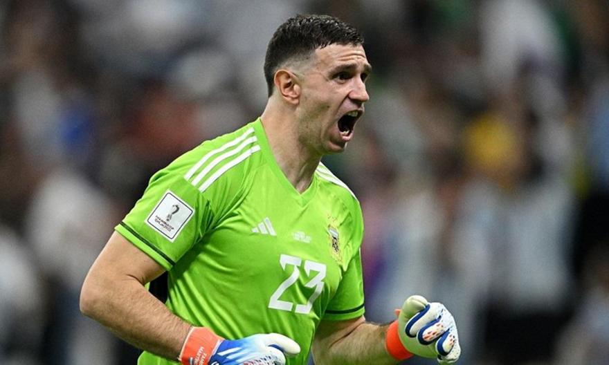 Τιμωρεί με δύο αγωνιστικές τον Μαρτίνες η FIFA για τις νέες του χειρονομίες Τιμωρεί με δύο αγωνιστικές τον Μαρτίνες η FIFA για τις νέες του χειρονομίες