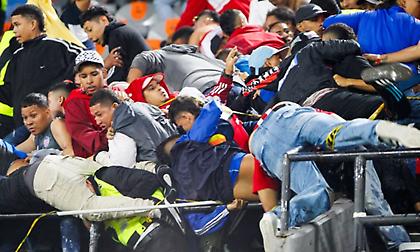 Αδιανόητα επεισόδια στην Κολομβία: Βγήκαν μαχαίρια στις εξέδρες, απάντησε με δακρυγόνα η αστυνομία!