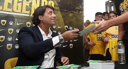 ΑΕΚ: Ουρές στην OPAP Arena για ένα αυτόγραφο του Χάρη Κοπιτσή
