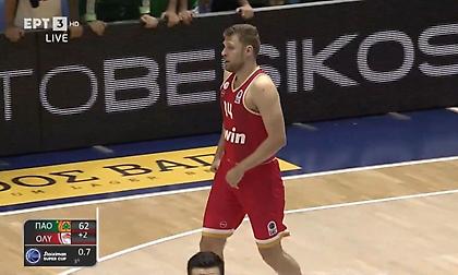 Το buzzer beater κάρφωμα του Βεζένκοφ στο τρίτο δεκάλεπτο