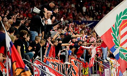 Η Ατλέτικο τιμωρεί με διά βίου αποκλεισμό από το γήπεδό της οπαδούς που πεταξαν αντικείμενα στο ντέρμπι με τη Ρέαλ