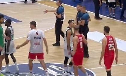 Ο Σλούκας δεν έδωσε το χέρι στον Γουόκαπ στο τέλος του Super Cup