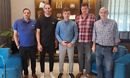 Έκπληξη με Τάσο Καραμάνο από τον Μανδραϊκό!