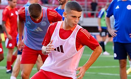 Σταματέλος: «Το δίλημμα για το ''8'' στον Ολυμπιακό και η λογική Μεντιλίμπαρ»