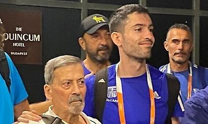 Πέθανε ο παππούς του Μίλτου Τεντόγλου, που τον συνόδευε στις αποστολές του στο εξωτερικό και την Ελλάδα