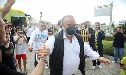 Στο Αγρίνιο και στο πλευρό της ΑΕΚ ο Ηλιόπουλος - Αποθεώθηκε από δεκάδες φίλους της «Ένωσης»!