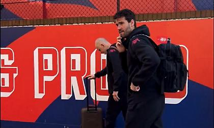 Μιλούσε στο τηλέφωνο, άκουσαν τι έλεγε: Η λέξη «σοβαρός» από τον Άλισον, η... μετάφραση και η Λίβερπουλ που αγχώνεται