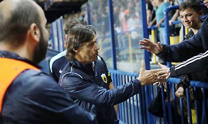 Οι πανηγυρισμοί των παικτών του Παναιτωλικού με τον κόσμο & οι όμορφες εικόνες με τον Αλμέιδα και τους πιτσιρικάδες