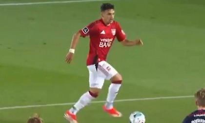 Μιμήθηκε... Τζόλη και σκόραρε με τρομερό πλασέ για τη Βέιλε ο Εμμανουηλίδης!