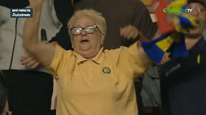 Αρχόντισσα: Η ηλικιωμένη οπαδός του Παναιτωλικού που χάρηκε με την ψυχή της τη νίκη επί της ΑΕΚ!