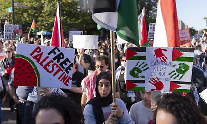 Άνδρας αποπειράθηκε να αυτοπυρποληθεί σε διαδήλωση εναντίον του πολέμου στη Γάζα στην Ουάσινγκτον