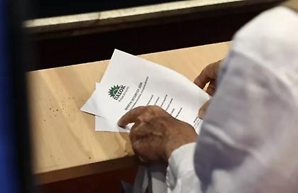 Εκλογές στο ΠΑΣΟΚ: Μεγάλη προσέλευση στην κάλπη - Ξεπέρασαν τους 100.000 οι ψηφίσαντες