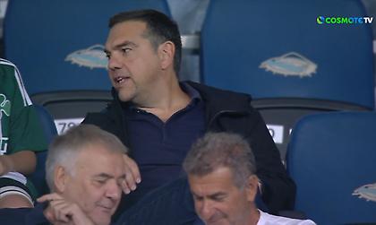 Και ο Τσίπρας στο γήπεδο για το μεγάλο ντέρμπι των «αιωνίων»