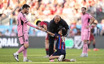 Ο Μέσι έδωσε εντολή σε άνδρα της ασφάλειας να επιτρέψει σε μικρό «εισβολέα» να φωτογραφηθεί μαζί του