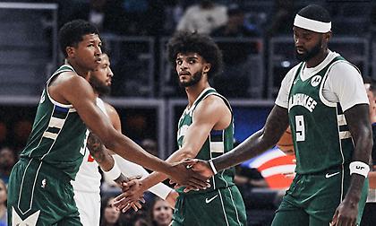 Βαριά φιλική ήττα για Μπακς χωρίς Γιάννη στο Ντιτρόιτ, ντεμπούτο για Τάουνς με Νικς