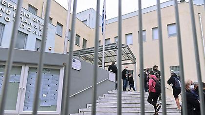 Διόνυσος: Εξωσχολικοί ψέκασαν μαθητή με σπρέι πιπεριού έξω από ΕΠΑΛ