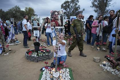 Μέση Ανατολή: Μαύρη επέτειος με μπαράζ νέων επιθέσεων