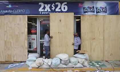 «Ζήτημα ζωής και θανάτου»: Συναγερμός για την έλευση του τυφώνα Milton στις ΗΠΑ