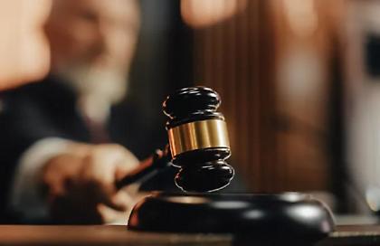 Ένοχος κρίθηκε οδηγός σχολικού λεωφορείου για άσεμνες χειρονομίες σε 15χρονη