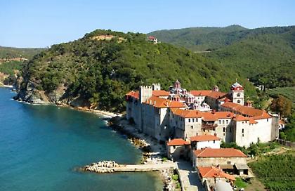 Ελεύθεροι με περιοριστικούς όρους τρεις μοναχοί της Ι.Μ. Εσφιγμένου για τις «ιερές μολότοφ»