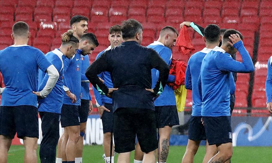 Με μαύρα περιβραχιόνια Έλληνες, Άγγλοι και διαιτητές στο «Γουέμπλεϊ» για τον Μπάλντοκ