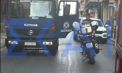 Πυροκροτητές και εκρηκτικά στο ύποπτο όχημα - Ταυτοποιήθηκε 38χρονος που αρνείται να μιλήσει