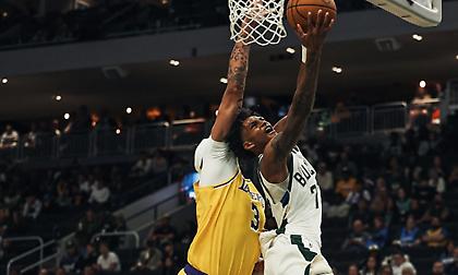 Ήττα των Μπακς του Αντετοκούνμπο από τους Λέικερς