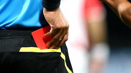 Το φαινόμενο με τις κόκκινες κάρτες που ανησυχεί ιδιαίτερα την ΚΕΔ