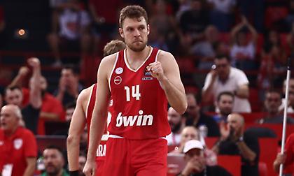 Βεζένκοφ: «Στα χαρτιά έχουμε προοπτική ως ομάδα, αλλά δεν βοηθάει μόνο να το λέμε, πρέπει να το δείχνουμε κιόλας»