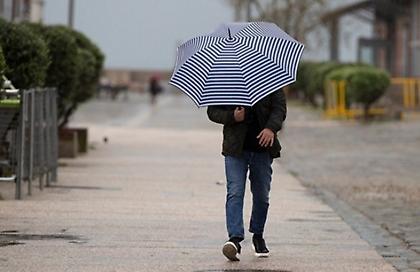 Καιρός: Παροδικές βροχές την Τρίτη