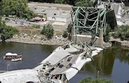 ΗΠΑ: Τουλάχιστον τρεις νεκροί από την κατάρρευση γέφυρας στο Μισισίπι