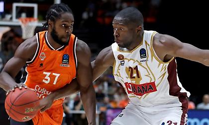 Διέλυσε τη Βενέτσια κι «άραξε» στην κορυφή η Βαλένθια