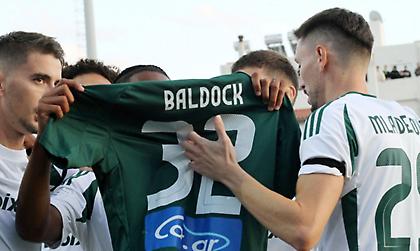 Παγώνει το «Γεντί Κουλέ» ο Τετέ για το 1-0 του Παναθηναϊκού - Μια αγκαλιά οι παίκτες, αφιέρωσαν το γκολ στον Μπάλντοκ!