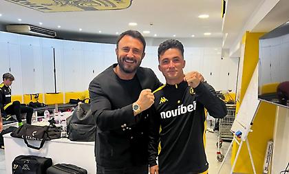 Η πανηγυρική φωτογραφία Μανού Γκαρθία και Θόδωρου Καρυπίδη στα αποδυτήρια μετά τη νέα νίκη του Άρη!