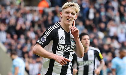 «Έδεσε» με νέο πολυετές συμβόλαιο τον Γκόρντον η Νιούκαστλ