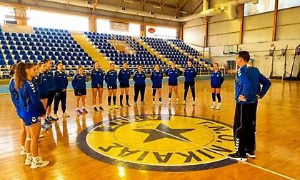 Με 18 αθλήτριες συνεχίζεται η προετοιμασία της Εθνικής χάντμπολ γυναικών